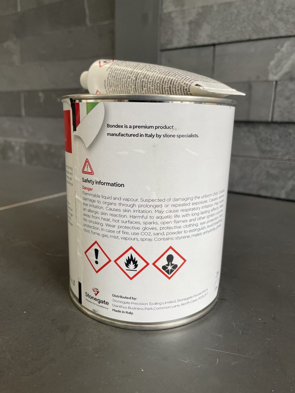 Black Polyester Resin with Hardener 1 Ltr - Image 3