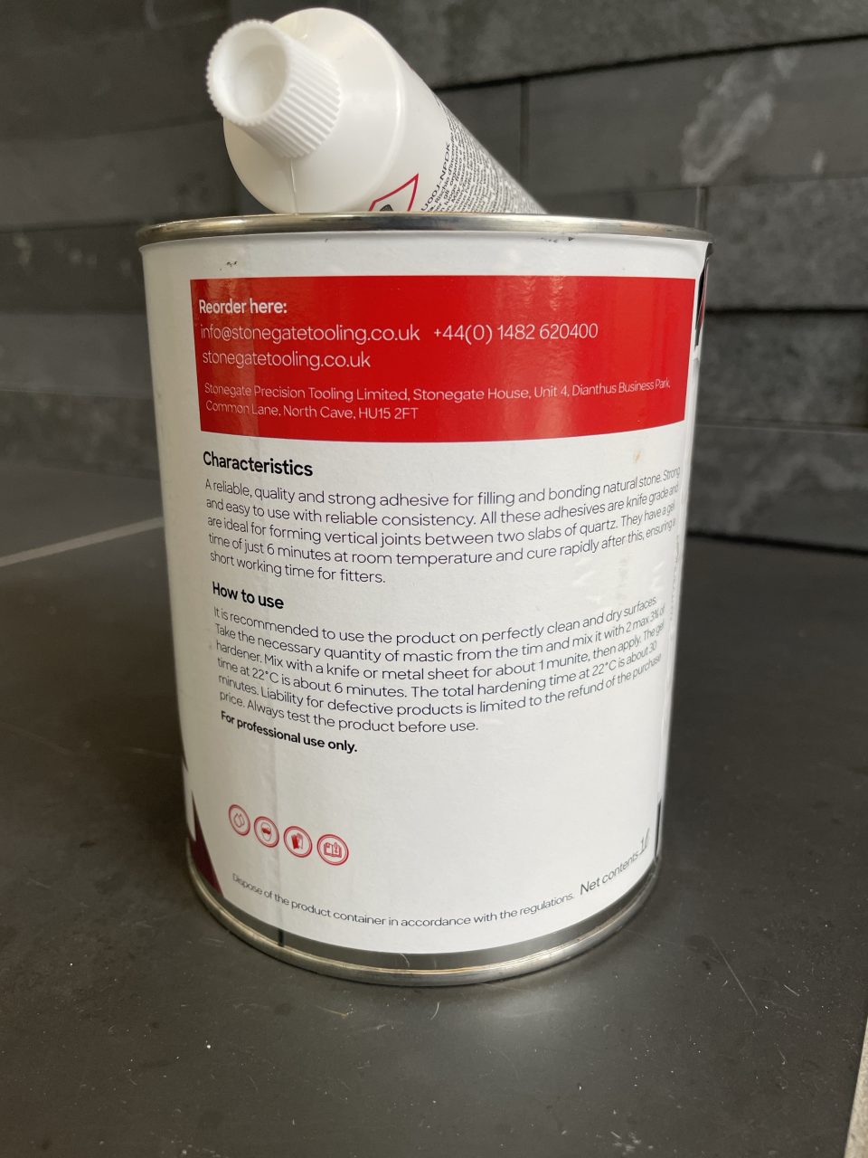 Black Polyester Resin with Hardener 1 Ltr - Image 2
