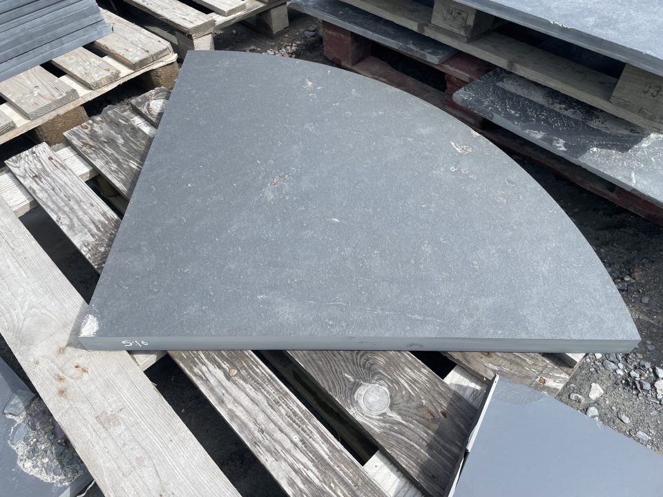 Slab 10 900mm quadrant hearth Riven